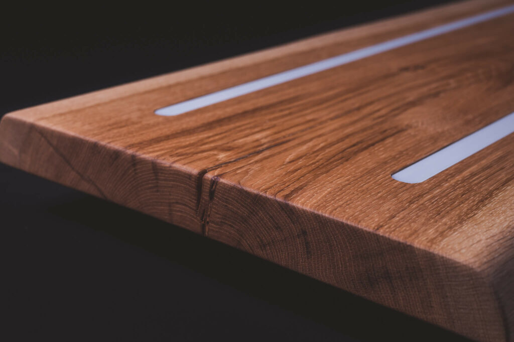 Lichten Lampe aus Eichenholz Detailaufnahme der Holzmaserung und der Verarbeitung